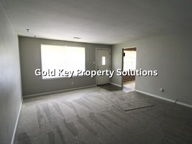 Building Photo - 812-814 MELLEN