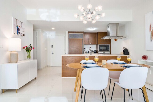 Building Photo - 485 Brickell Ave