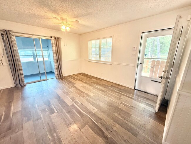 Building Photo - 22675 Lakeway Harbor Dr