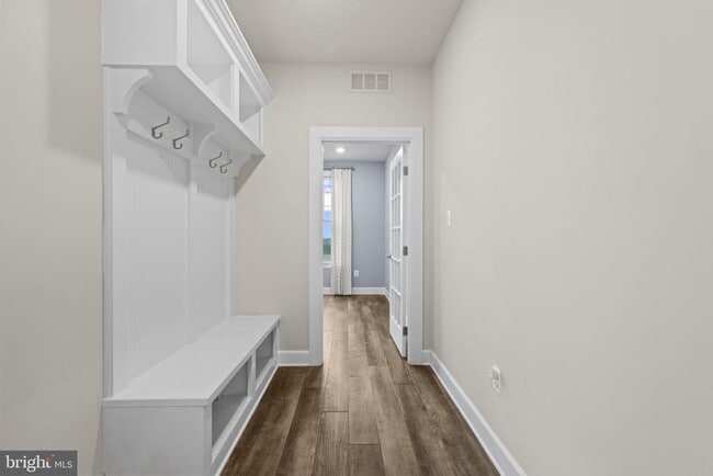 Building Photo - 7147 Starmount Ct