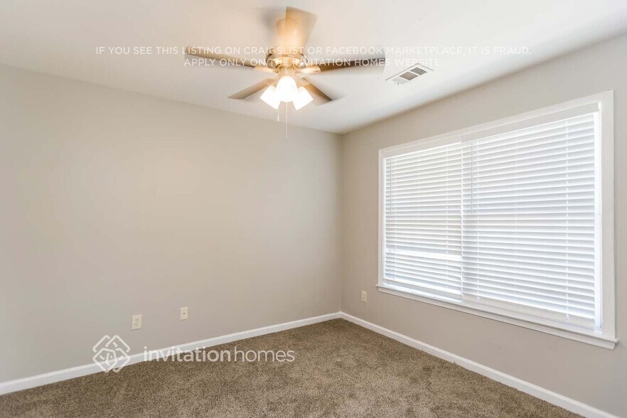 Building Photo - 2231 Creekway Dr