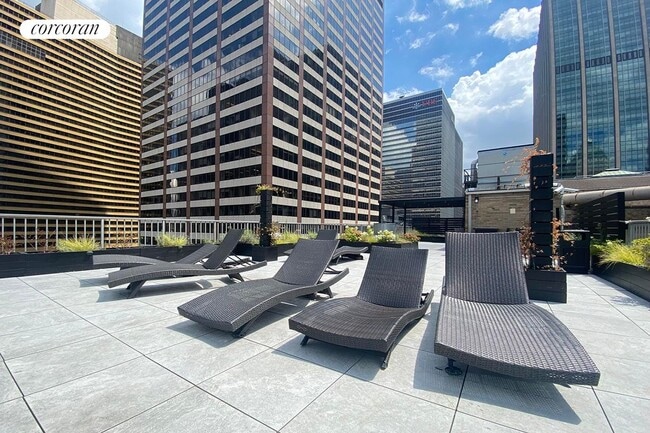 Building Photo - 150 W 51st St