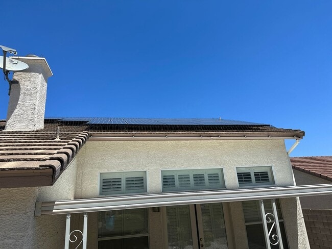 Building Photo - Henderson!!  Solar Panels!! Tankless Hot w...