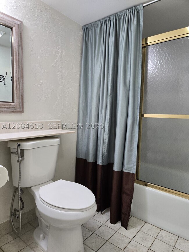 Building Photo - 14321 N Kendall Dr