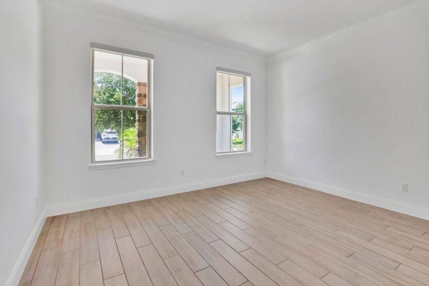 Building Photo - 8318 Vivaro Isle Way