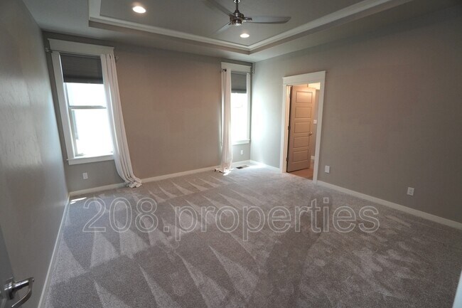 Building Photo - 407 W Pavilion Ln