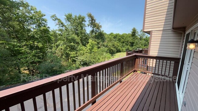 Building Photo - 176 Russets Cir