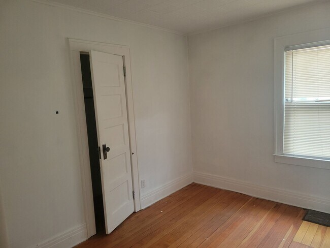 Building Photo - 126 Flanders St