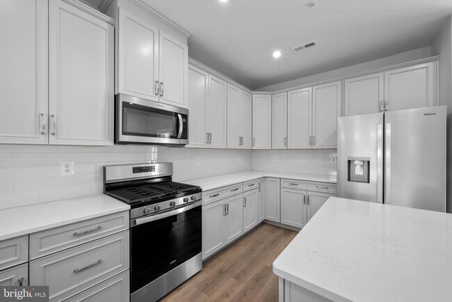 Building Photo - 8263 Longford Rd