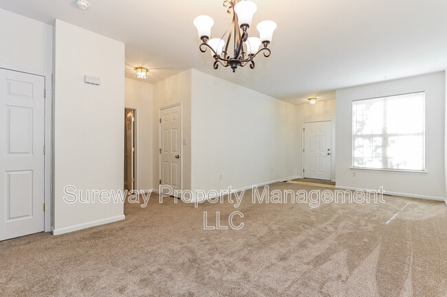 Building Photo - 162 Chancellor Dr