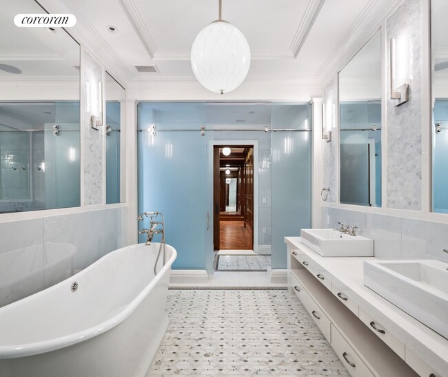 Building Photo - 4 E 64th St