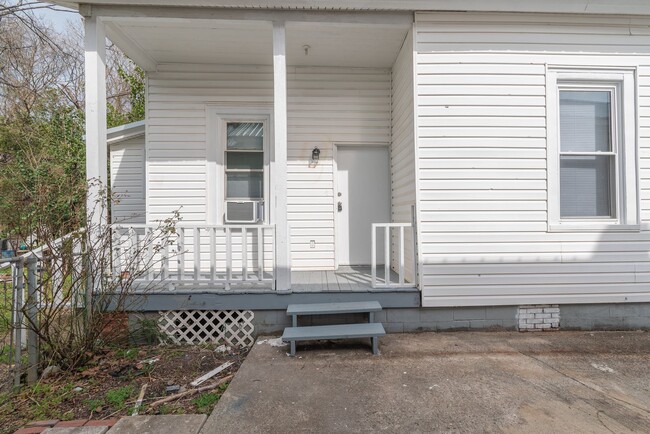 Building Photo - Section 8 Ok! Fully Renovated 1 Bed/1 Bath...