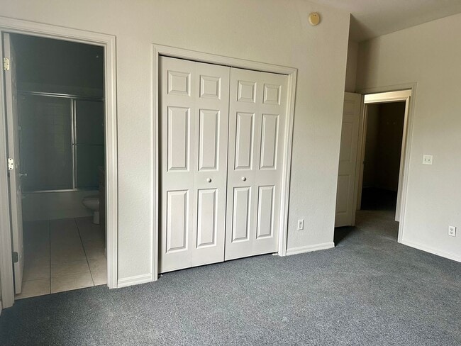 Building Photo - Spacious End-Unit Townhome Under Market Value – Freshly Updated & Prime Plant City Location