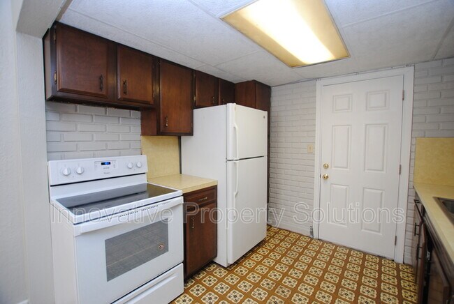 Building Photo - 2065 Camden Ave