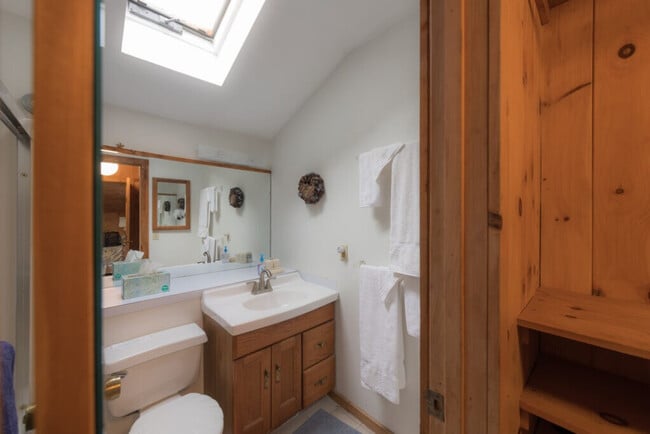 Building Photo - 4168 Lake Shore Dr