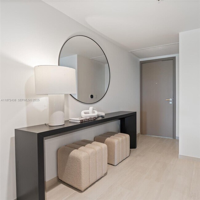 Building Photo - 10281 W Bay Harbor Dr