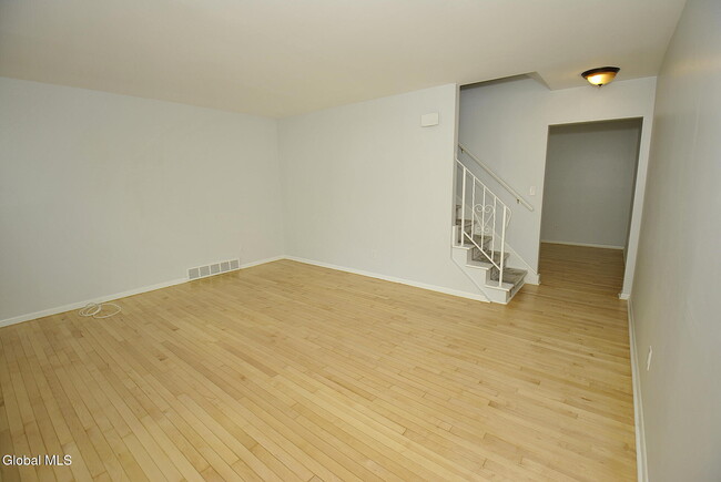 Building Photo - 33 B Ledgewood Dr