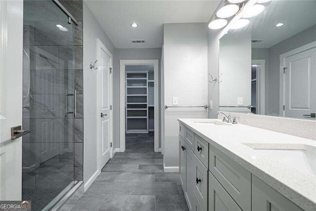 Building Photo - 2470 Landeau Cir