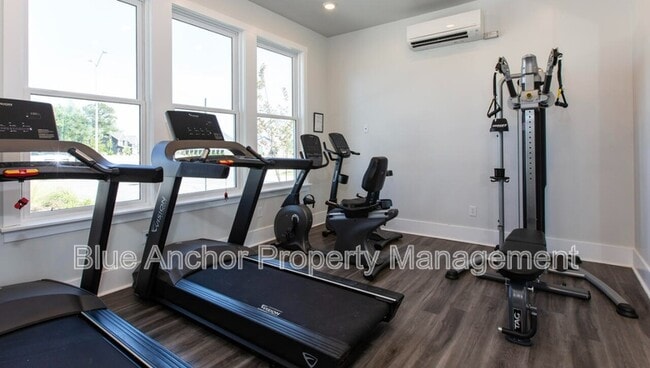 Building Photo - 1015 Course Ln