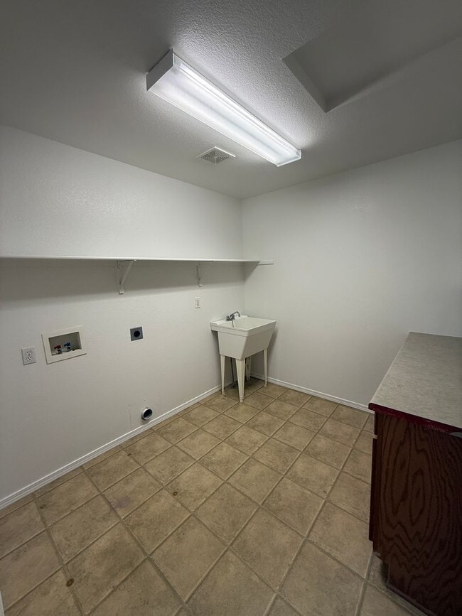 Building Photo - 2505 Nimbus Ct
