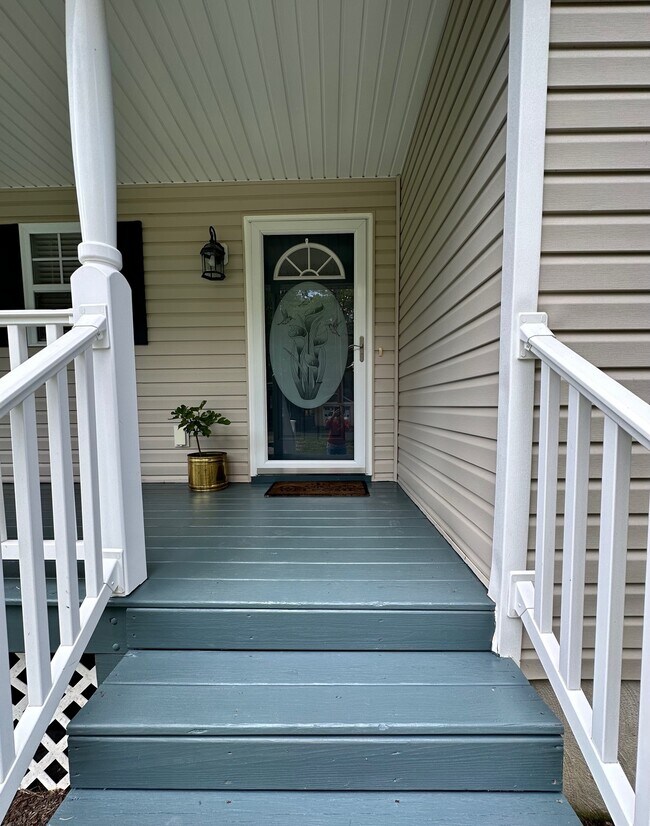 Building Photo - 702 Garfield Ave