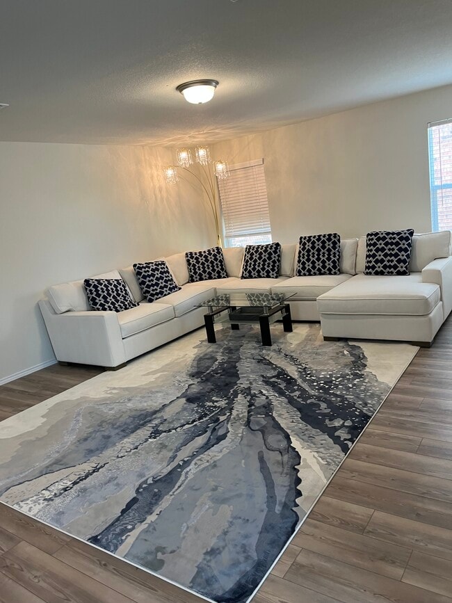 Building Photo - 326 Lake Erie Dr