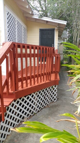 Building Photo - 2210 Dellwood Ave