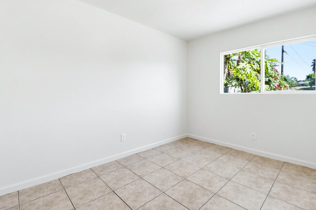 Building Photo - 851 33rd St