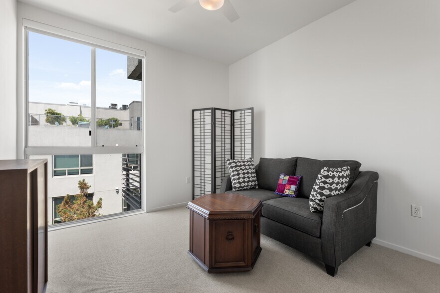 Building Photo - 267 S San Pedro St