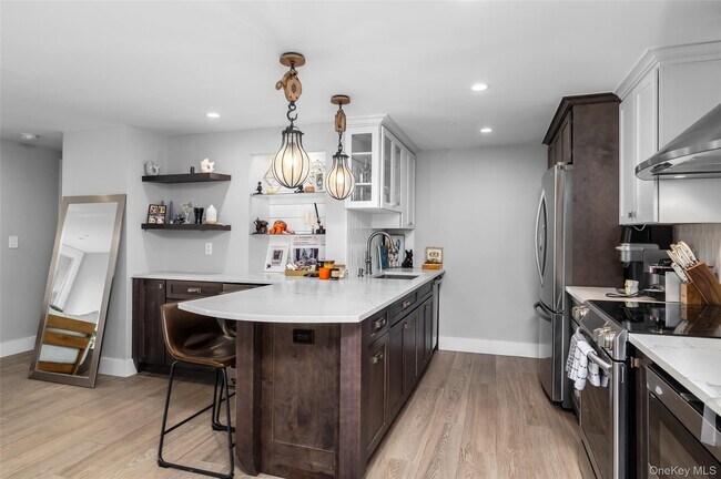 Building Photo - 185 W Park Ave