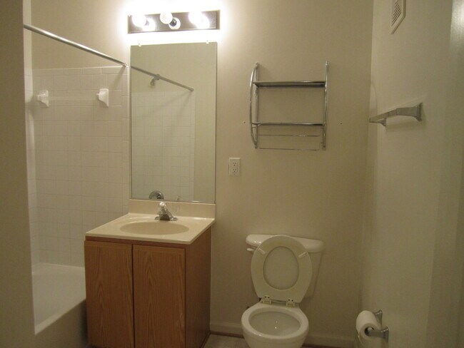 Building Photo - VERY WELL MAINTAINED CONDO