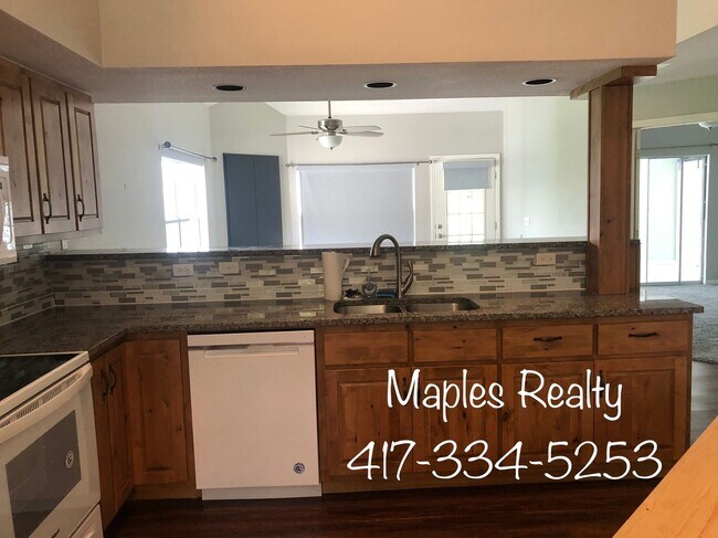 Building Photo - 3 bed/3bath PENTHOUSE condo in Branson, MO