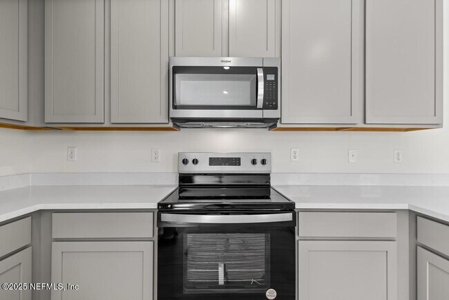 Building Photo - 125 Beach Palm Ct