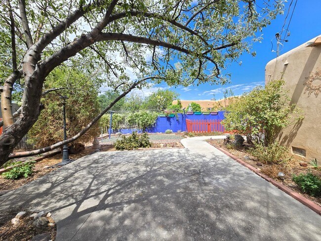 Building Photo - 1226 Vitalia St