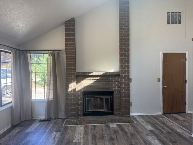 Building Photo - 1436 NW Island Lake Rd