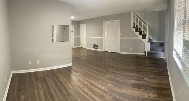 Building Photo - Newly Remodeled 2Bed/2.5Bath Townhome For ...