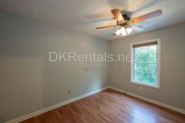 Building Photo - 114 Eagle Glen Dr
