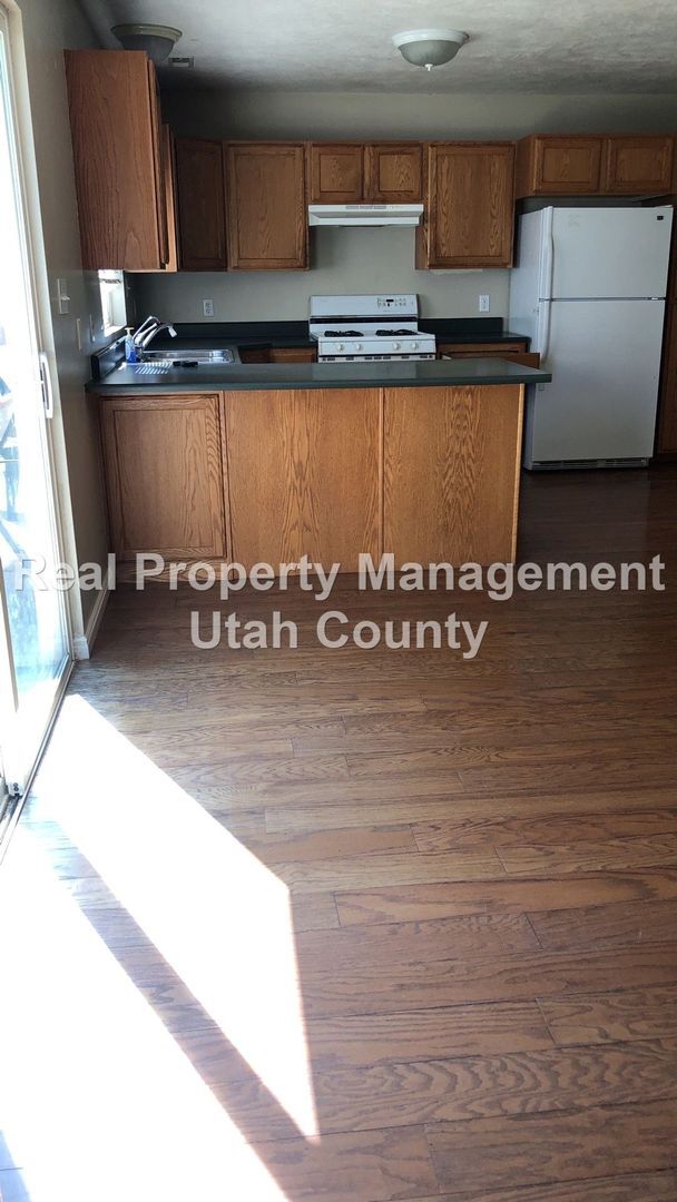 Building Photo - 433 W 200 S