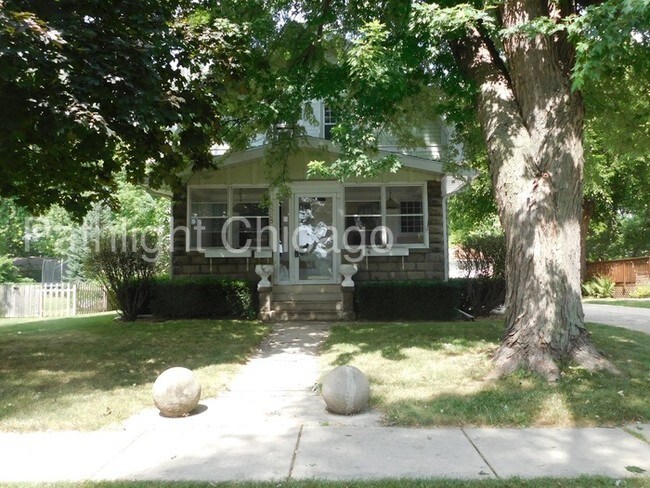 Building Photo - 1505 N Riverside Dr, McHenry, IL, 60050