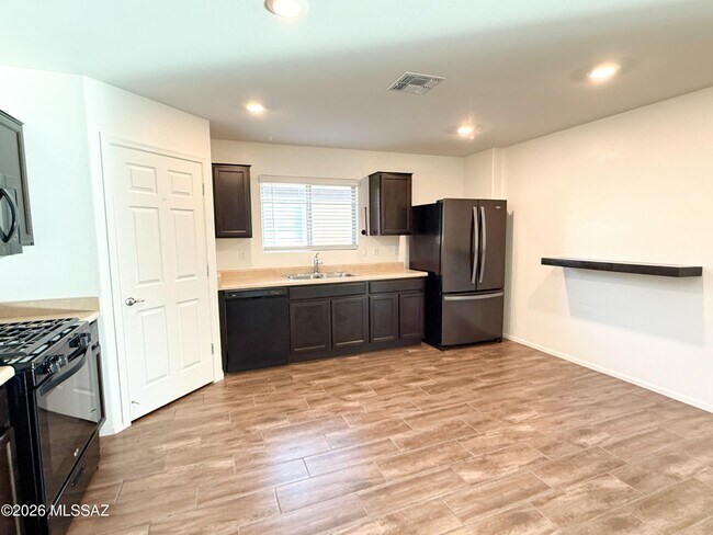 Building Photo - 12253 N Sutter Dr