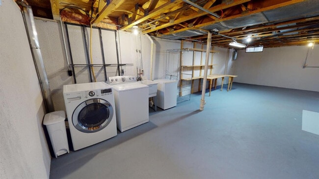 Building Photo - 3008 Bolgos Cir