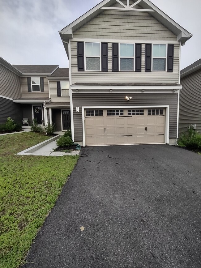 Primary Photo - 22 Sugarberry Dr