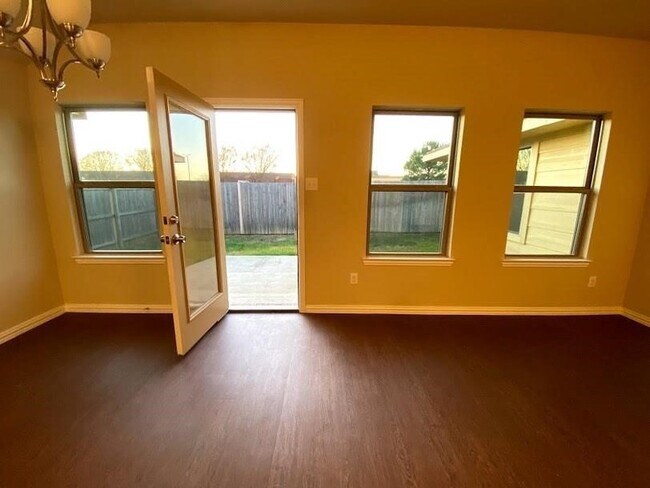 Building Photo - 2853 Mesquite Rd