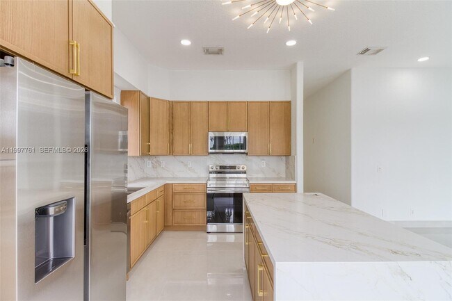 Building Photo - 5363 SW 38th Ave