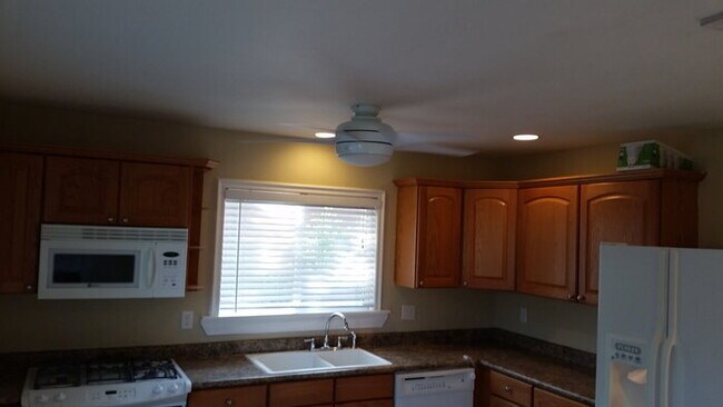 Building Photo - Charming Updated Rancher in the Heart of C...