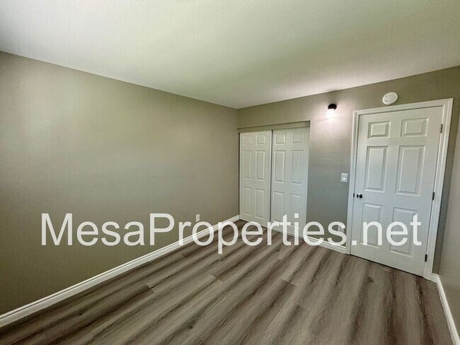 Building Photo - 1749 E Fairfield Ct