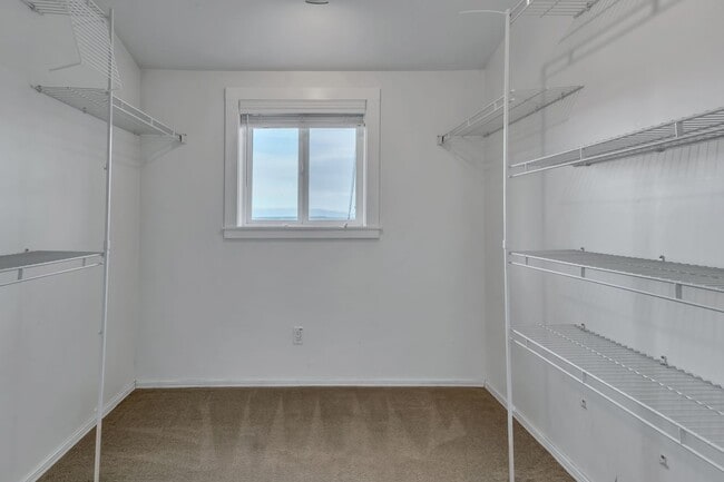 Building Photo - Stunning Sound & Olympic Mountain View Home in North Admiral