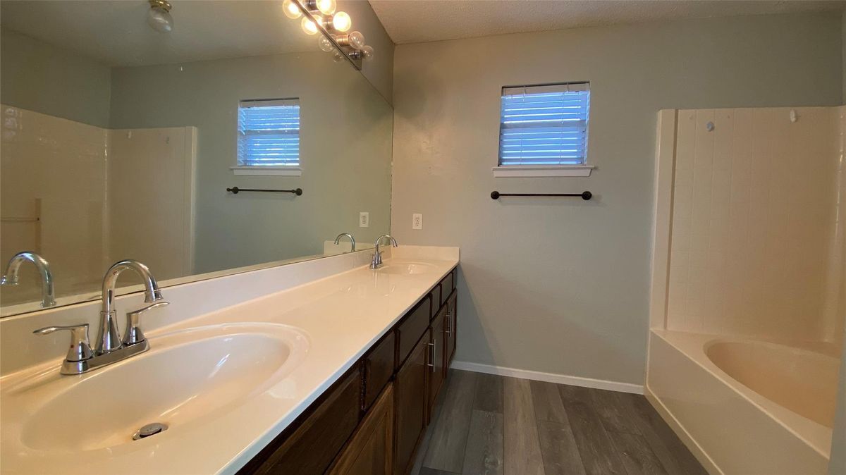 Building Photo - 1109 Falconcrest Ct