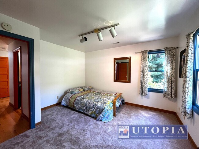 Building Photo - Beautiful, custom finished home in Aptos, ...