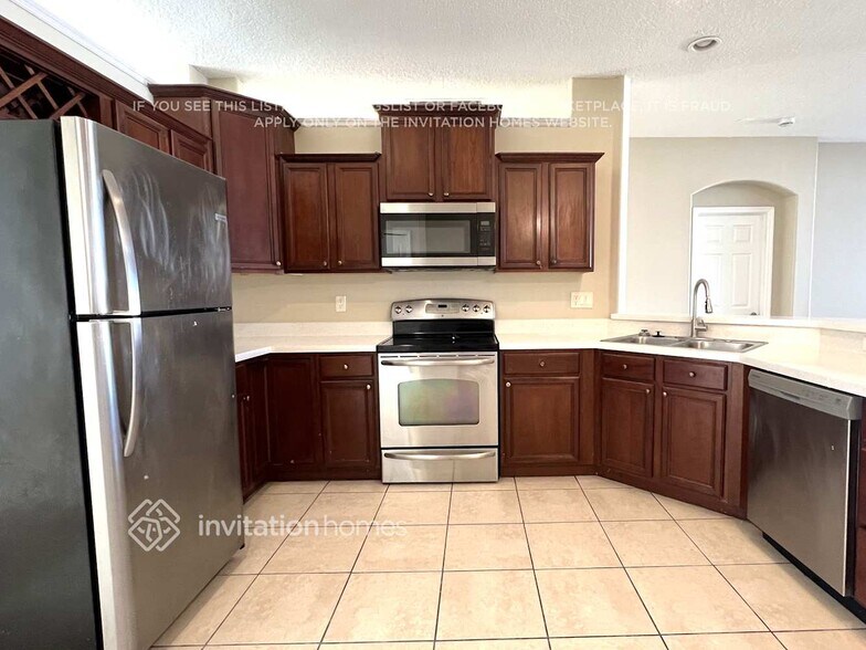 Building Photo - 16000 Arrowhead Trail